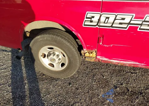 2004 Chevrolet Express z USA, uszkodzony, nr VIN 1GCGG25V641134411